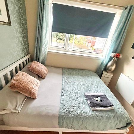 Doncaster - Boswell - Large Balcony Apartment - 2 Double Beds - 2 Bedrooms - Close To Town & Racecourse - Off Street Parking 2 Cars - Fast Wifi Exterior photo