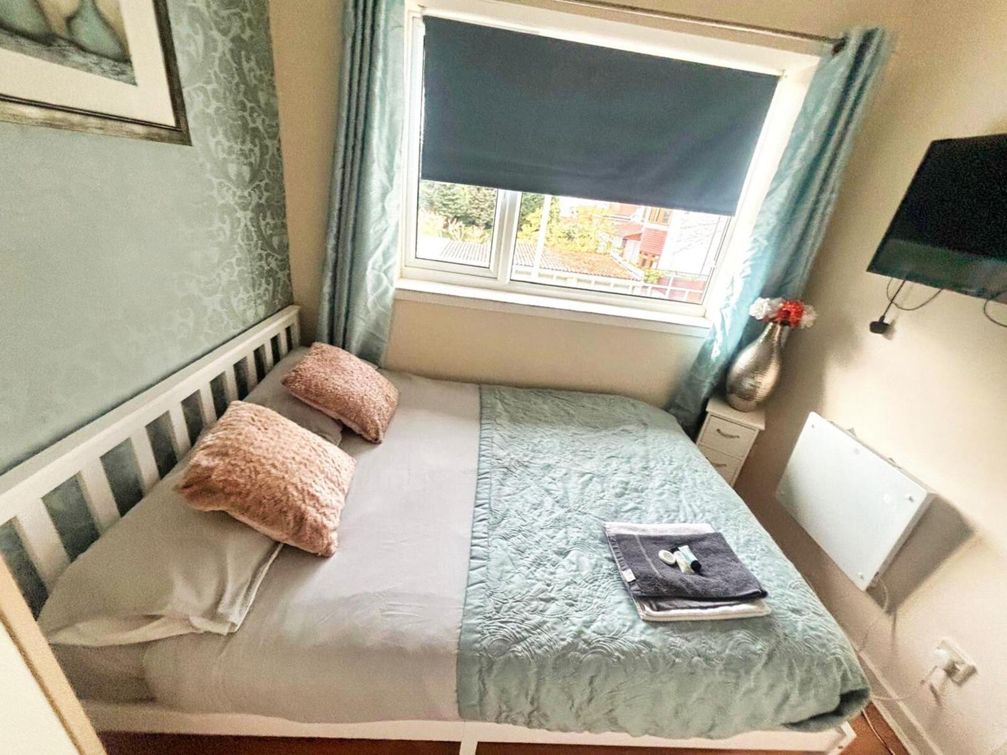 Doncaster - Boswell - Large Balcony Apartment - 2 Double Beds - 2 Bedrooms - Close To Town & Racecourse - Off Street Parking 2 Cars - Fast Wifi Exterior photo