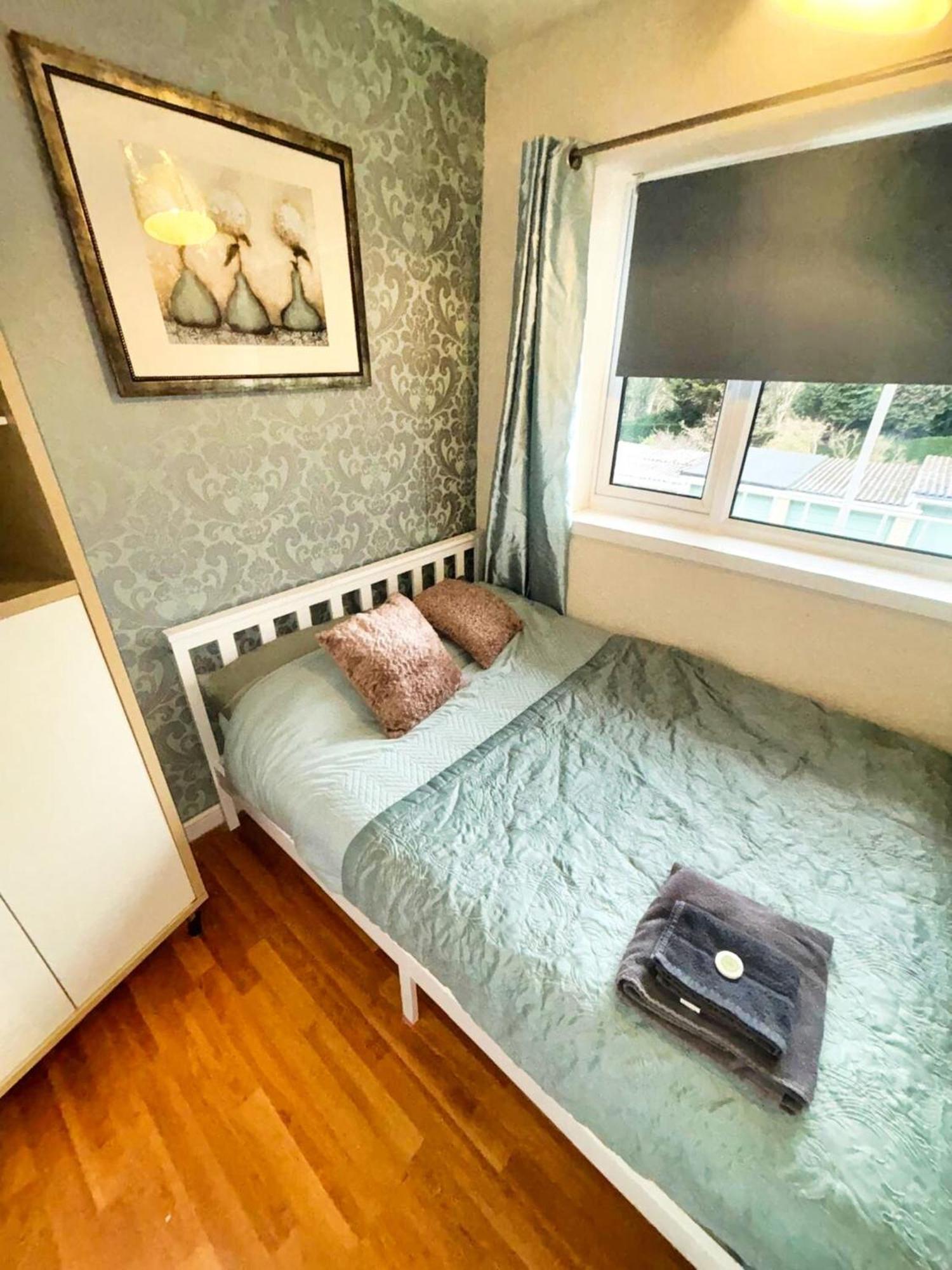 Doncaster - Boswell - Large Balcony Apartment - 2 Double Beds - 2 Bedrooms - Close To Town & Racecourse - Off Street Parking 2 Cars - Fast Wifi Exterior photo