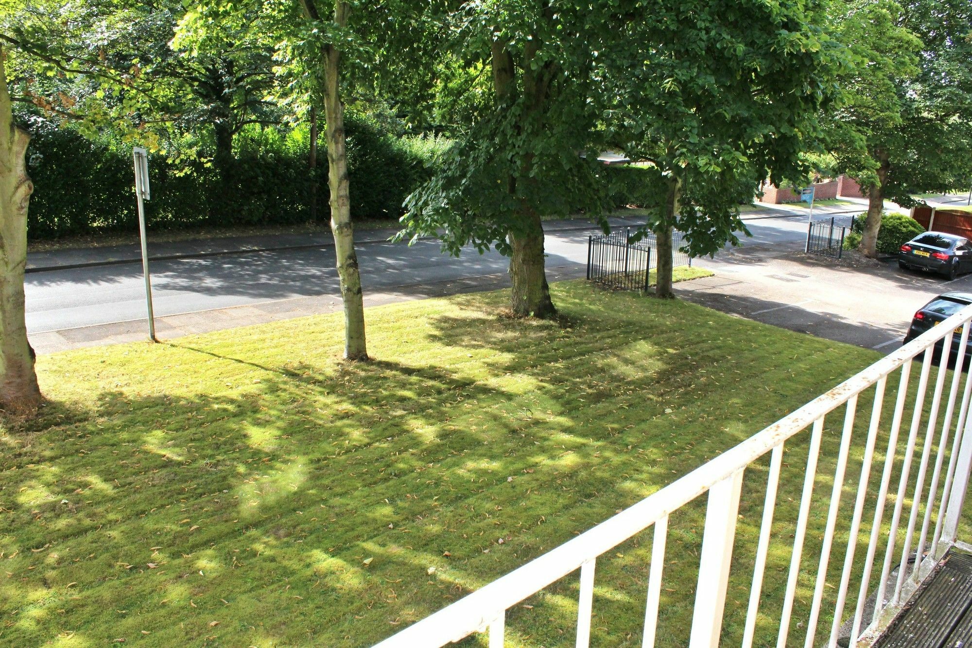 Doncaster - Boswell - Large Balcony Apartment - 2 Double Beds - 2 Bedrooms - Close To Town & Racecourse - Off Street Parking 2 Cars - Fast Wifi Exterior photo
